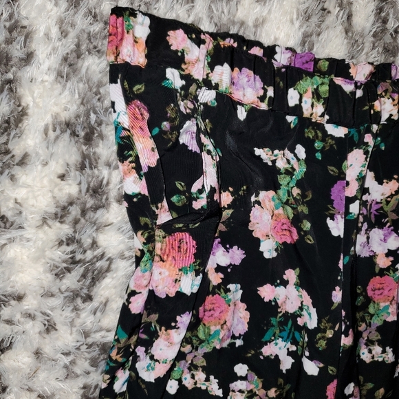Decree Black Floral Pants with Pockets - Picture 10 of 11